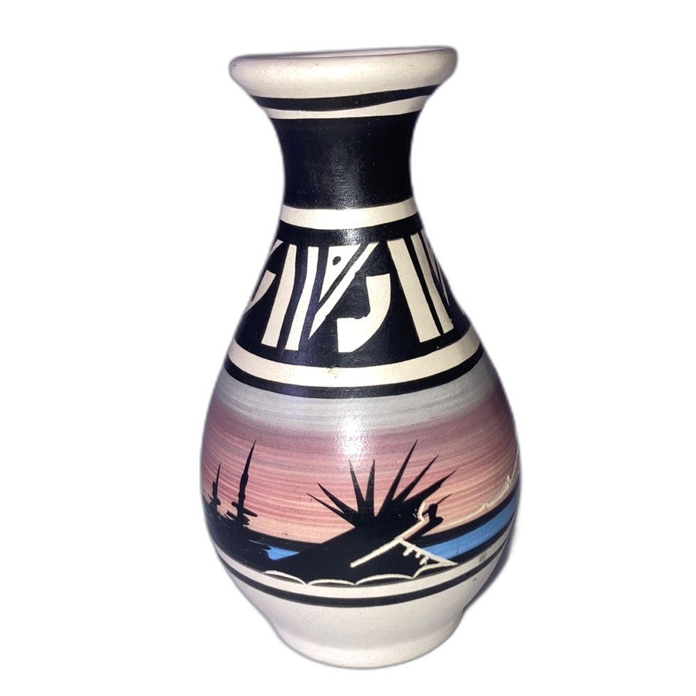 NAVAJO Native American Hand Painted Pottery Vase Signed Etched 5 inches